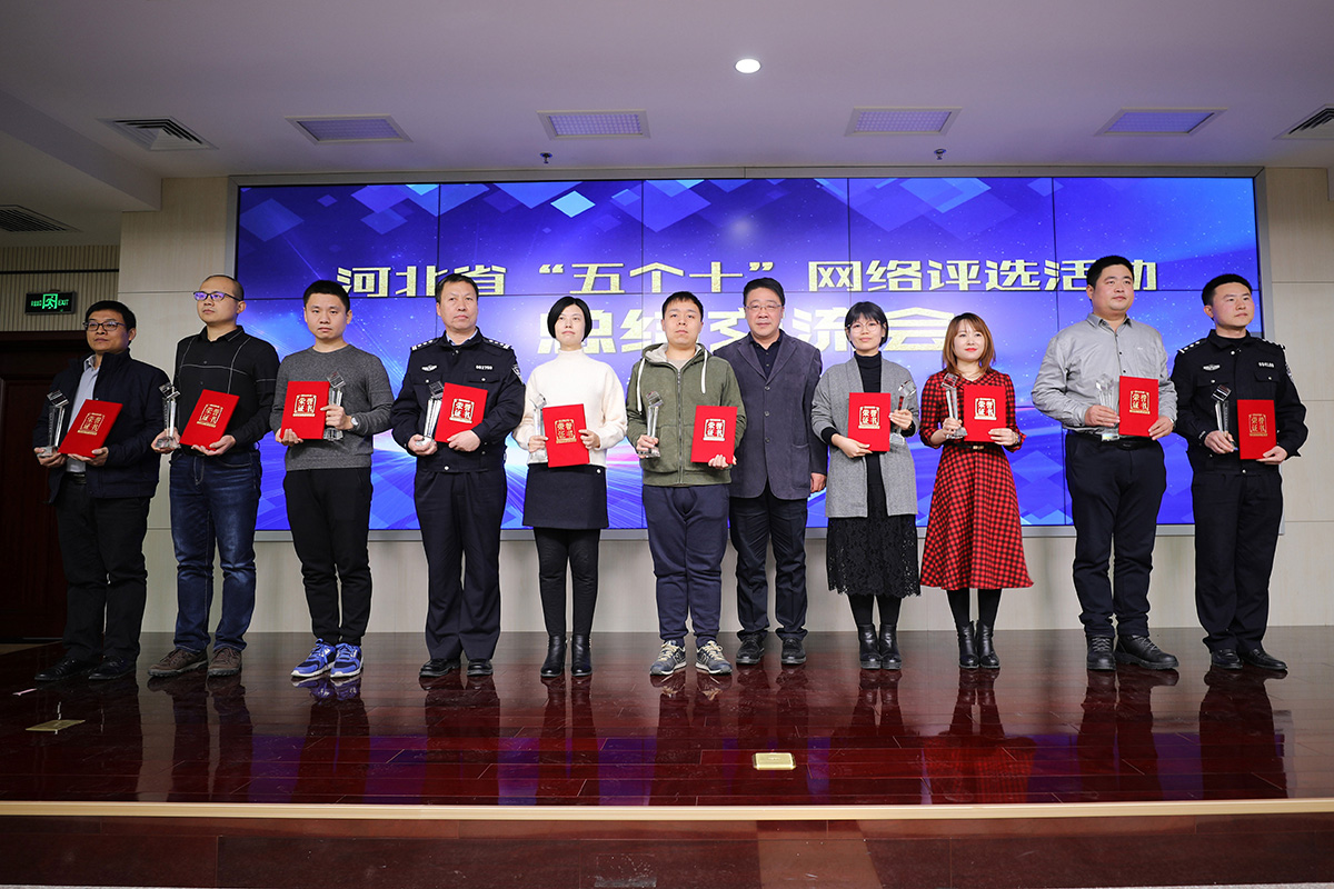 1545880716438353.jpg 頒發(fā)十個最具活力小程序獎項(xiàng).jpg